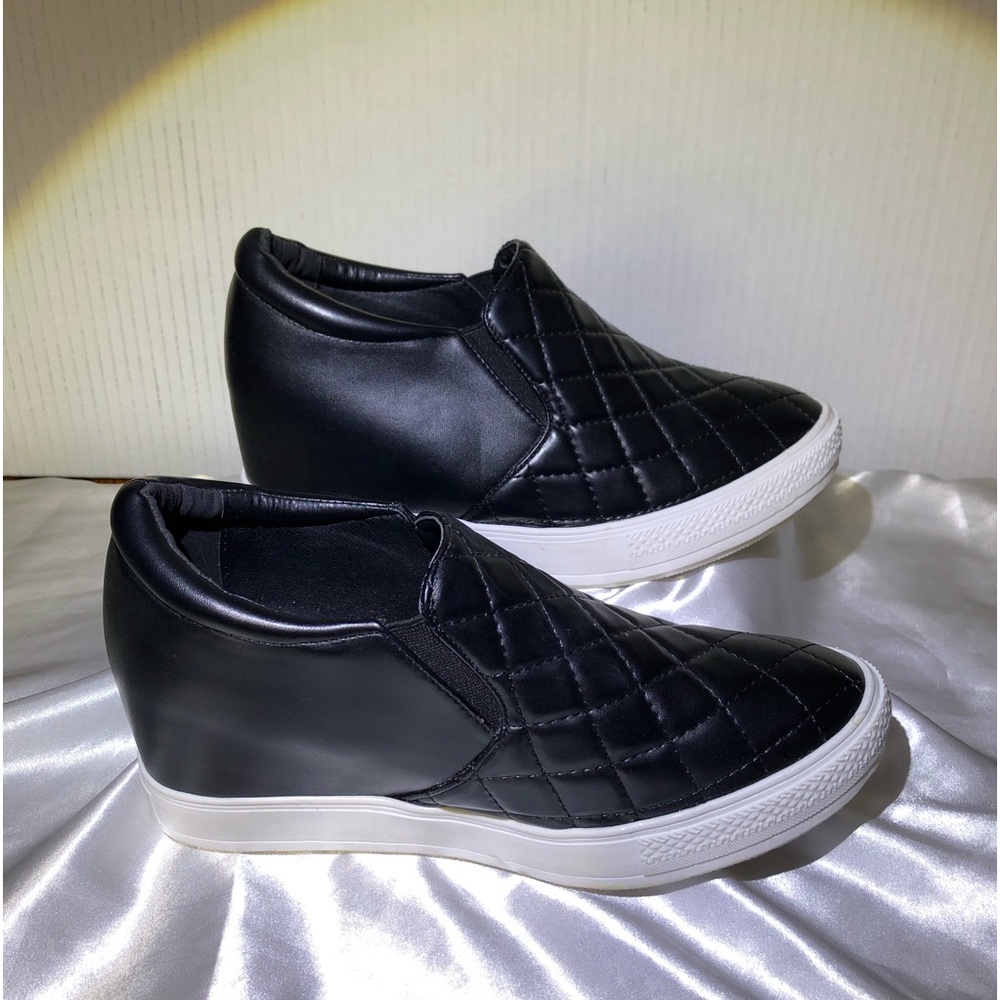 Wanted sz 11 women’s black quilted 1” platform sneakers